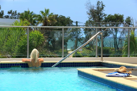 Beach On Sixth - Holiday Sunshine Coast 3