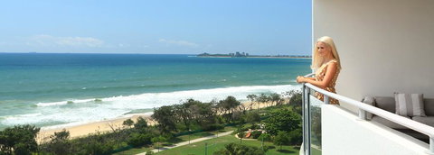 Beach On Sixth - Holiday Sunshine Coast 1