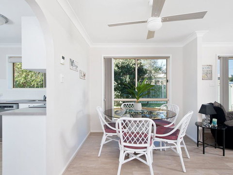 Beach Paradise @ Anna Bay - Sunshine Coast Tourism 0