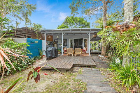 BEACH RETREAT - Sunshine Coast Tourism 1