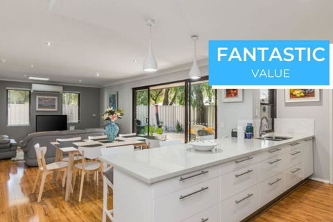Beach Retreat Quinns Rocks - Holiday Sunshine Coast 0