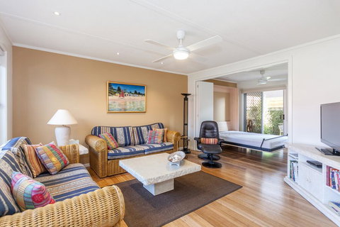 Beach Road Classic 3-10 - Sunshine Coast Tourism 1