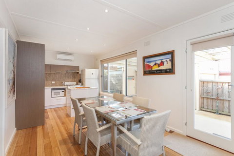 Beach Road Classic 3-10 - Sunshine Coast Tourism 3