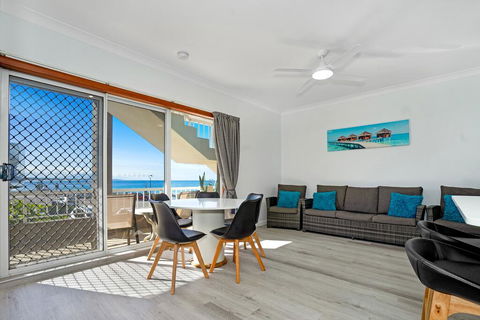 Beachcomer, Unit 2 - The Entrance, NSW - Sunshine Coast Tourism 3