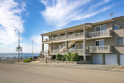 Beachcomer, Unit 2 - The Entrance, NSW - Sunshine Coast Tourism 0
