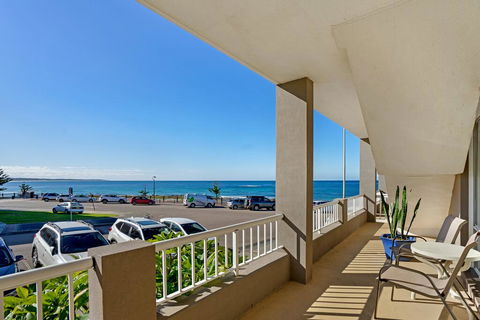 Beachcomer, Unit 2 - The Entrance, NSW - Sunshine Coast Tourism 1