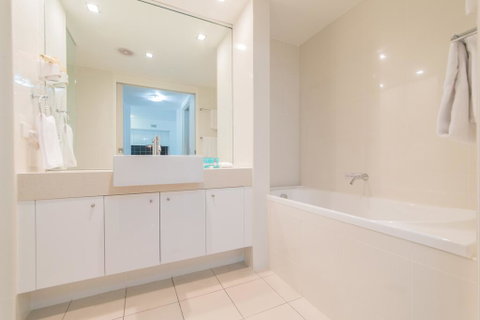 Beaches On Lammermoor Apartments - Sunshine Coast Tourism 3