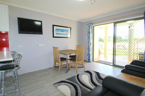Beachfront 2, 25 Willow Street - Sunshine Coast Tourism 3