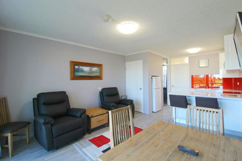 Beachfront 4, 25 Willow Street - Sunshine Coast Tourism 1
