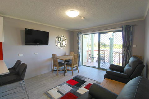 Beachfront 4, 25 Willow Street - Sunshine Coast Tourism 3