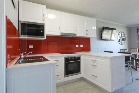 Beachfront 4, 25 Willow Street - Sunshine Coast Tourism 0