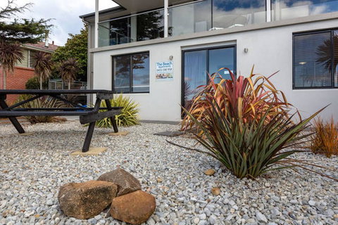 Beachfront Apartment Blackmans Bay - Sunshine Coast Tourism 2
