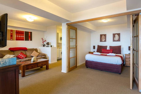 Beachfront Apartment Blackmans Bay - Sunshine Coast Tourism 3