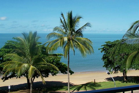 Beachfront Apartments On Trinity Beach - Holiday Sunshine Coast 0