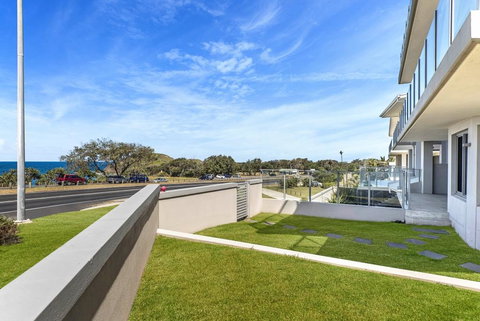 Beachfront Cabarita Apartment - Sunshine Coast Tourism 1