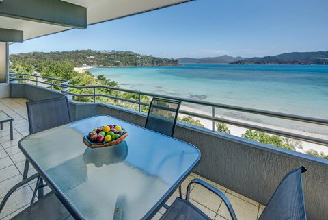 Beachfront Hamilton Island - Sunshine Coast Tourism 0