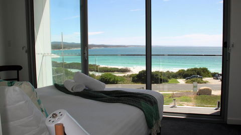 BEACHHOUSE BINALONG Luxury Waterfront Holiday House At Bay Of Fires - Sunshine Coast Tourism 3
