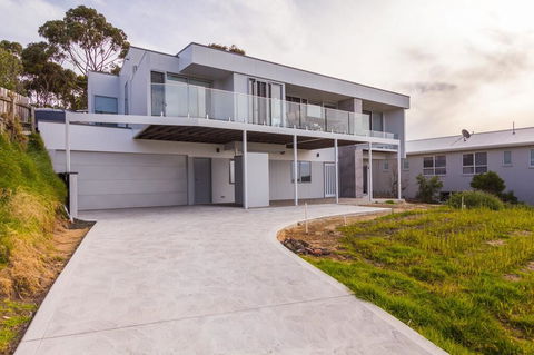 BEACHHOUSE BINALONG Luxury Waterfront Holiday House At Bay Of Fires - Sunshine Coast Tourism 1