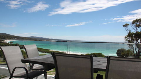 BEACHHOUSE BINALONG Luxury Waterfront Holiday House At Bay Of Fires - Sunshine Coast Tourism 0