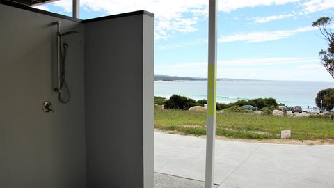 BEACHHOUSE BINALONG Luxury Waterfront Holiday House At Bay Of Fires - Sunshine Coast Tourism 2