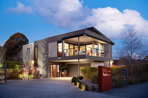 Retreat Lake Daylesford - Free Wifi - Sunshine Coast Tourism 0