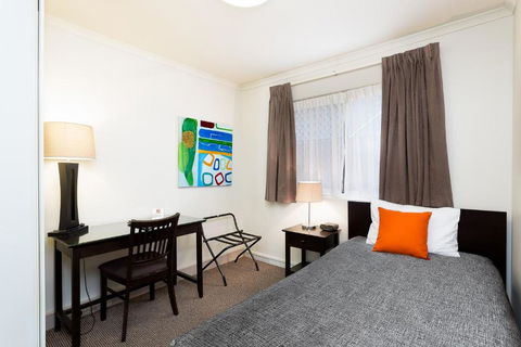 Redcliffe Motor Inn - Sunshine Coast Tourism 1