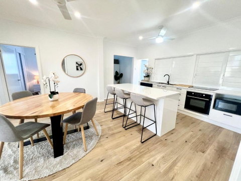 Renovated Queenslander - Upstairs 2km To Stadium - Sunshine Coast Tourism 0
