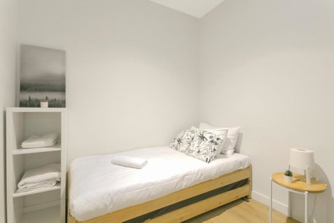 REST COLLECTION One Bedroom Apartment With Study - Sunshine Coast Tourism 3