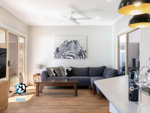 Renovated Beautiful Holiday Home With A Private Beach & Stunning Views! - Sunshine Coast Tourism 3