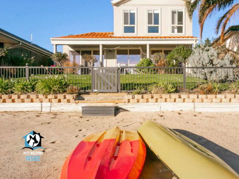 Renovated Beautiful Holiday Home With A Private Beach & Stunning Views! - Sunshine Coast Tourism 1