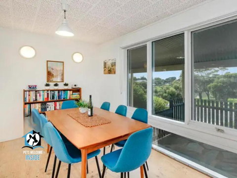 Retro Groovy Pad Pt Elliot - Sunshine Coast Tourism 3