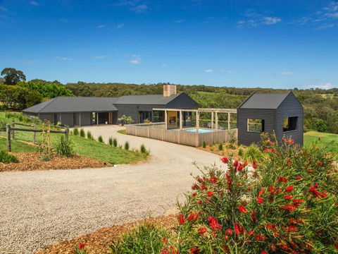 Red Hill Ridgeview Luxury Retreat - Holiday Sunshine Coast 1