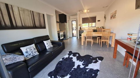 Red Ochre - Large Apartment With Private Courtyard - Holiday Sunshine Coast 0