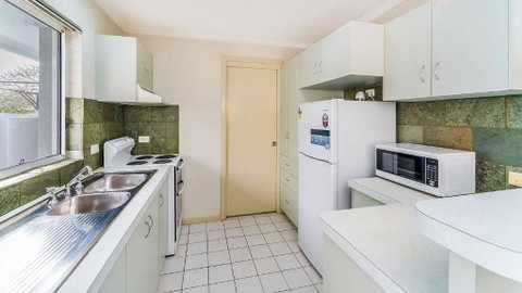RED Rock - Townhouse In Town - Holiday Sunshine Coast 2