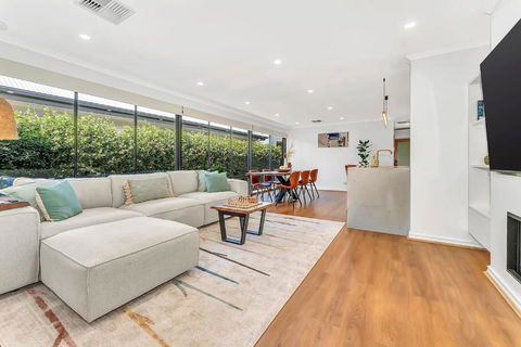 Redbrick Retreat - Generous Coastal Escape - Sunshine Coast Tourism 0