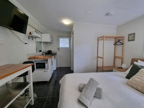 Redcliffe Homestay - Sunshine Coast Tourism 0