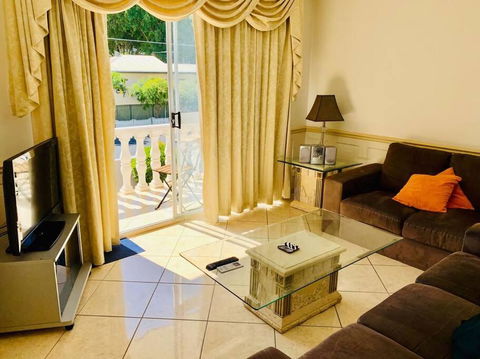 Redcliffe Villa - Sunshine Coast Tourism 3