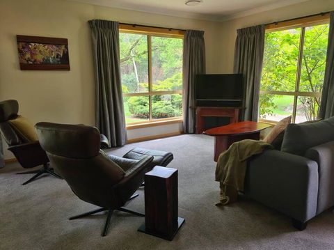 REDGUM RETREAT BRIGHT - Luxury Spa Villa - Sunshine Coast Tourism 2
