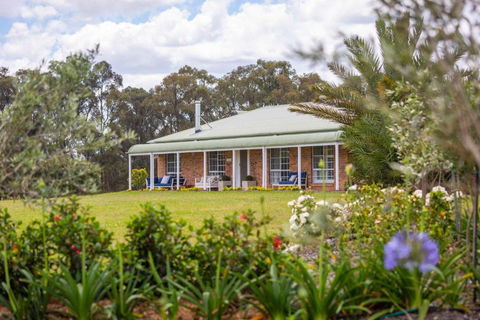 Redims Hill Cottage - Holiday Sunshine Coast 0