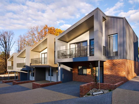 Reed Townhouse - Art House Townhouses - Sunshine Coast Tourism 1