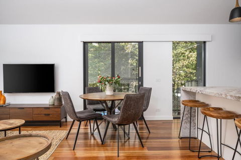 Reed Townhouse - Art House Townhouses - Sunshine Coast Tourism 0
