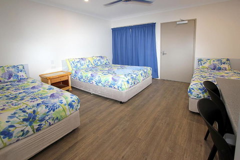 Reef Gardens Motel - Sunshine Coast Tourism 0