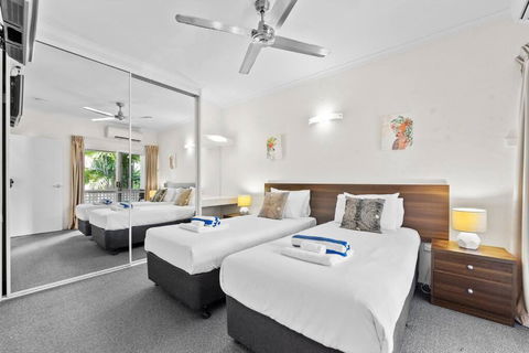 Reef Resort, Lagoon Pool Scooters, Bar 1R - Sunshine Coast Tourism 1