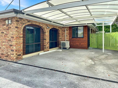 Reel Close! Walk To Everything. Sleeps 6 - Sunshine Coast Tourism 0
