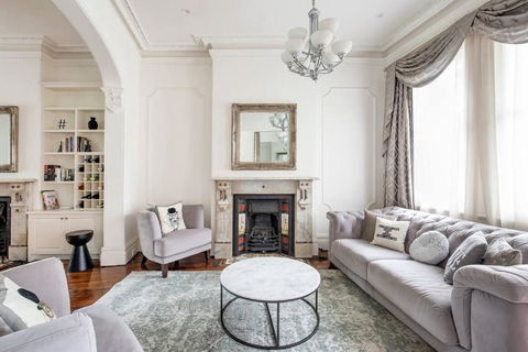 Refined Paddington Corner Terrace With Parking - Sunshine Coast Tourism 1