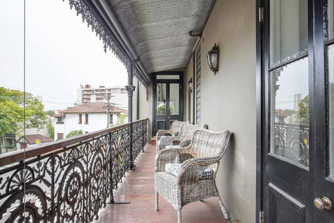 Refined Paddington Corner Terrace With Parking - Sunshine Coast Tourism 3