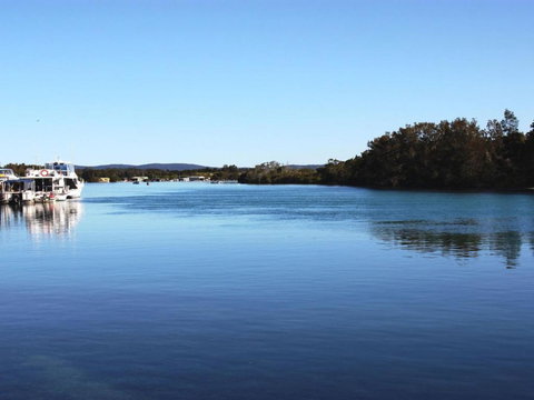 Reflections G01 On The Lake - Holiday Sunshine Coast 1