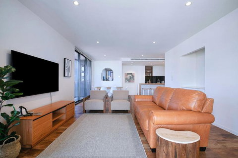 Regatta Hideaway - A Breezy Balcony Residence - Sunshine Coast Tourism 3