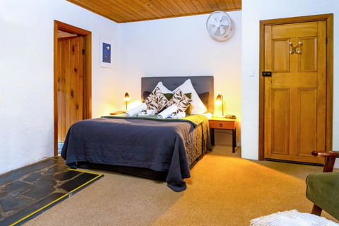 Reillys Wines Heritage Cottages - Holiday Sunshine Coast 2