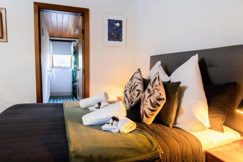 Reillys Wines Heritage Cottages - Holiday Sunshine Coast 3